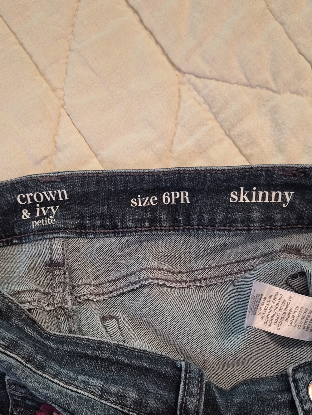 Crown & Ivy Petite Skinny- Floral Embroidered Jeans - Size 6 P - Picture 9 of 12
